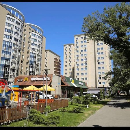 Студия В Стиле Loft В Центре Города アルマトイ エクステリア 写真
