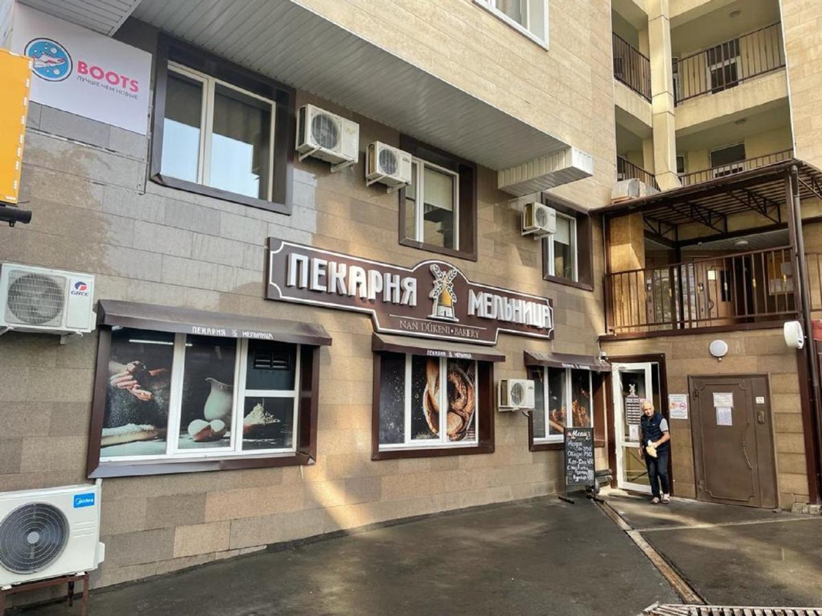 Студия В Стиле Loft В Центре Города アルマトイ エクステリア 写真