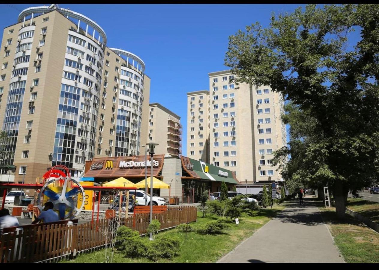 Студия В Стиле Loft В Центре Города アルマトイ エクステリア 写真